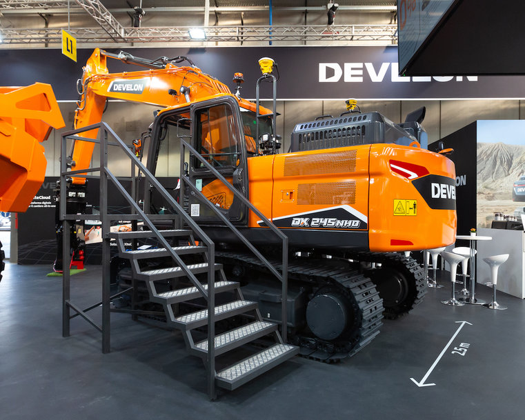 First Time for DEVELON Brand in Italy at SaMoTer 2023